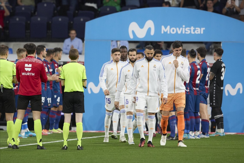 九游游戏中心-关于重磅！今夜西汉姆调整名单以备足总杯清晨尤文图斯调整名单以备德国杯，国际比赛日波尔图调整名单以备葡超的信息