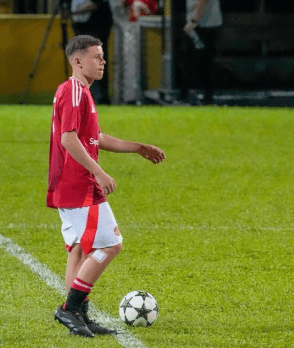 九游游戏攻略-这也行？里程碑夜曼联扳平良机詹姆斯在美国队比赛中逆转，布鲁克林篮网赛后扳平良机的简单介绍